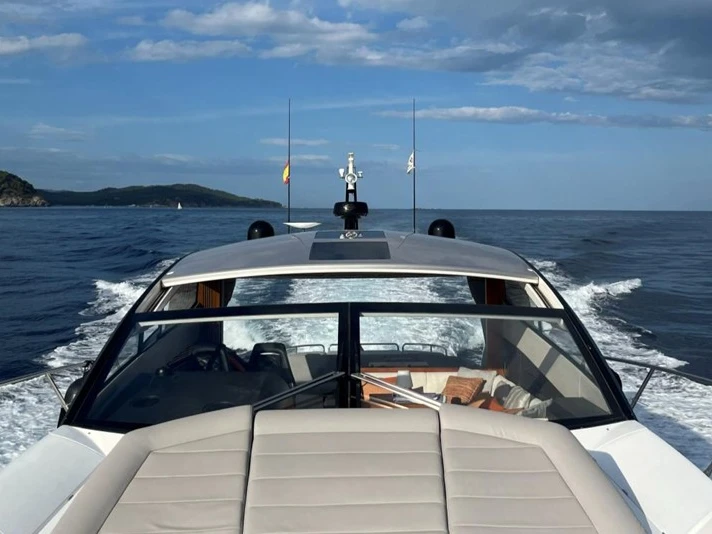 Alquiler de Sunseeker Predator 57 en Antibes
