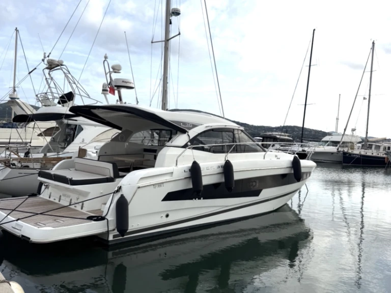 Alquiler de embarcaciones Jeanneau Leader 36 Sportop enPort Cogolin en Samboat