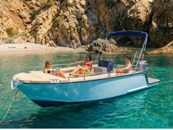 Alquiler de Moggaro Open 6'50 en Real Club Nautico Denia