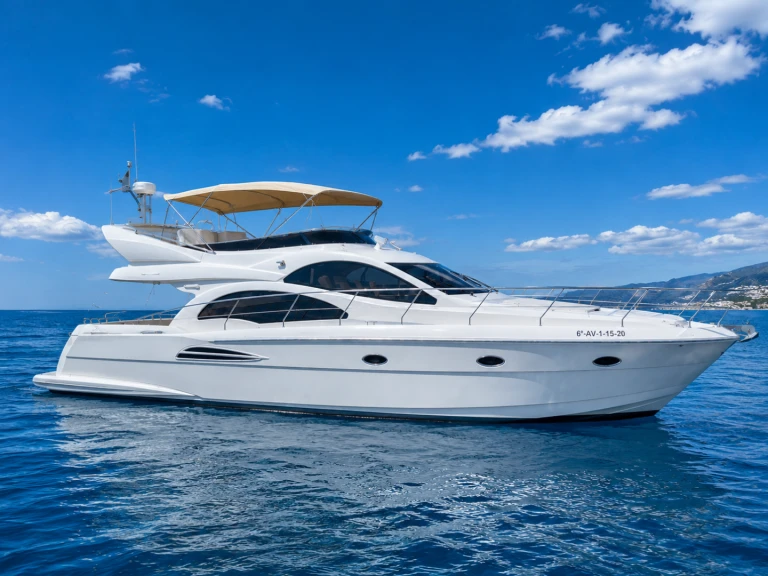 Alquiler de barcos Puerto Banús barato de Astondoa 44 Fly