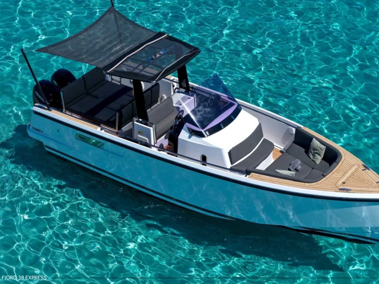 Alquiler de barcos Ibiza (Ciudad) barato de Fjord 38 Xpress