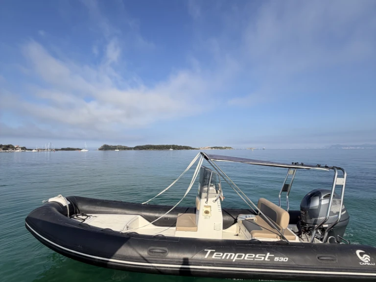Alquiler de Capelli Tempest 530 en Six-Fours-les-Plages