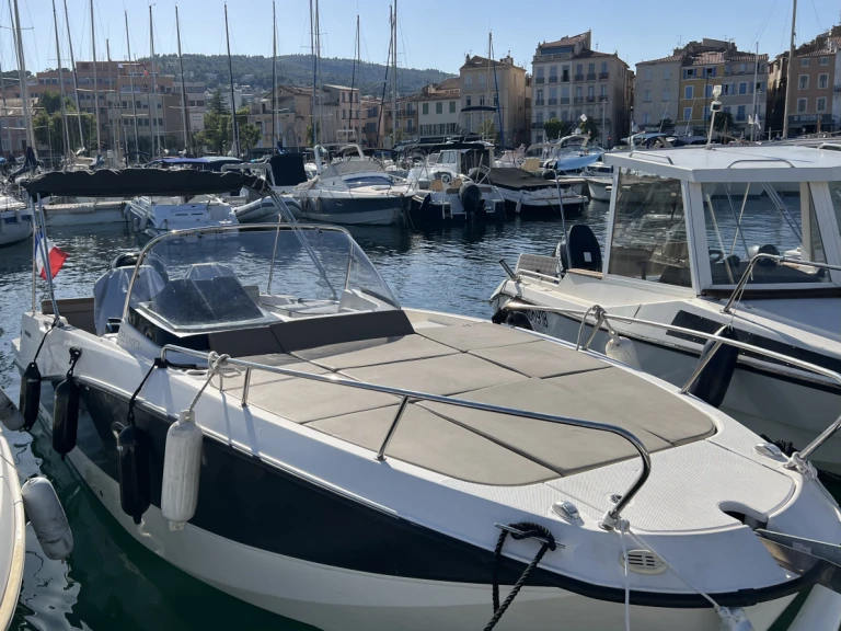 Alquiler de Quicksilver Activ 755 Sundeck en Port Vieux et Chantiers Navals de La Ciotat