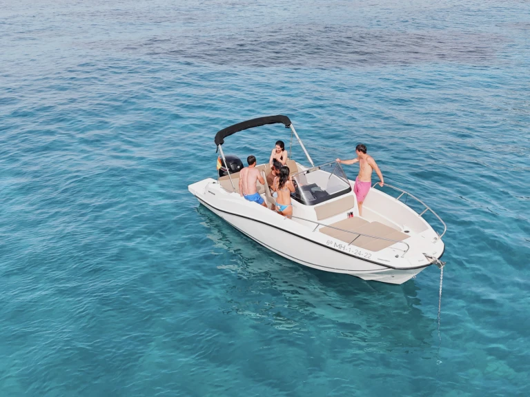 Alquiler de barcos Mahón barato de Activ 675 Open