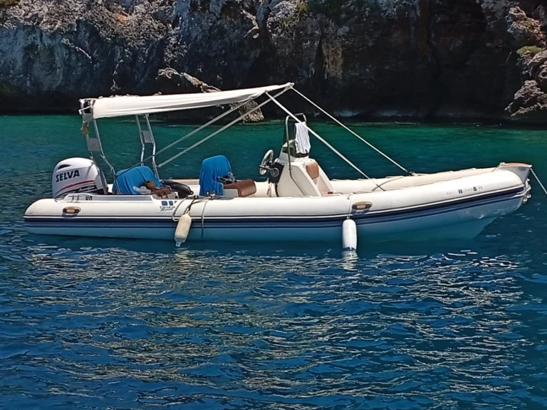 Alquiler de Tiger Marine Open en Puerto de Mahón