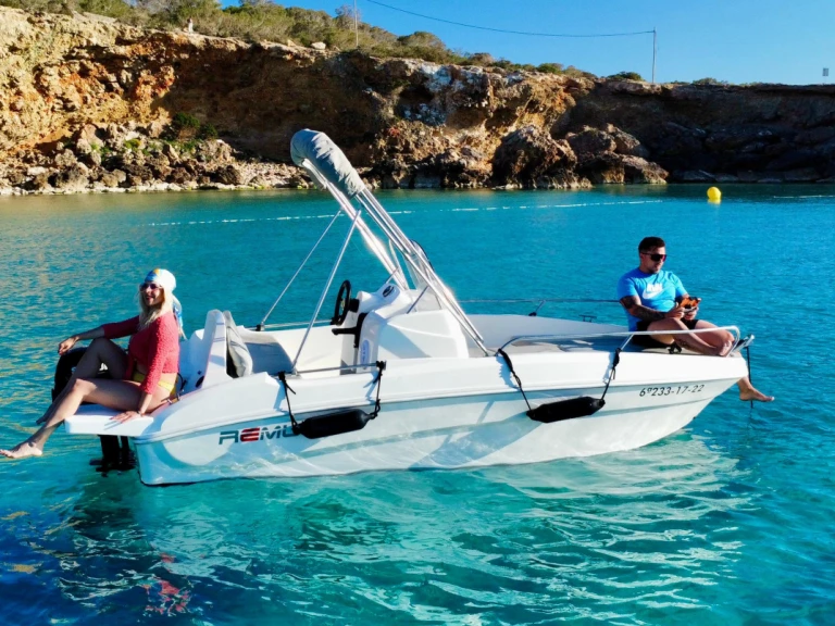Alquiler de barcos Sant Antoni de Portmany barato de Remus 450 open