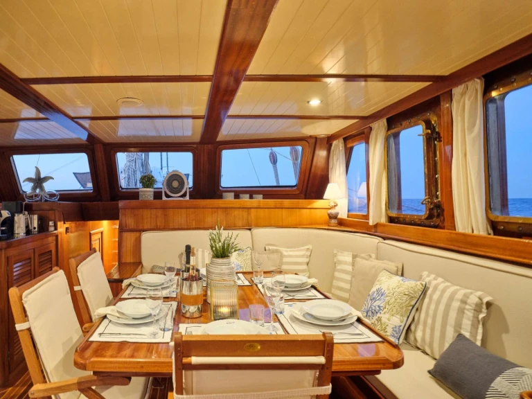 Alquiler de  Ege Yat Motor Sailer en Álimos
