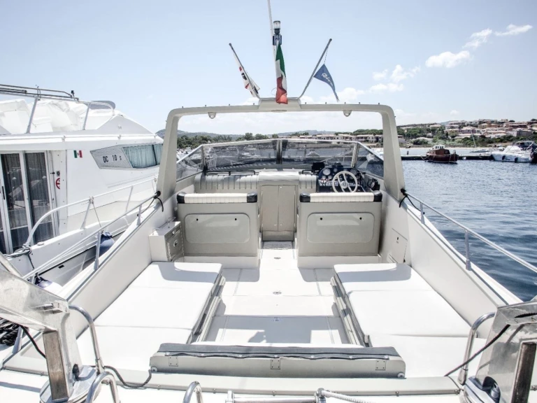 Alquiler Lancha en Porto Pozzo - Riva Bravo 38 special