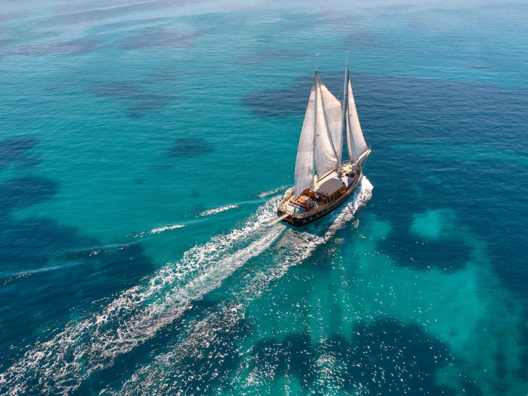 Velero para alquilar Álimos al mejor precio