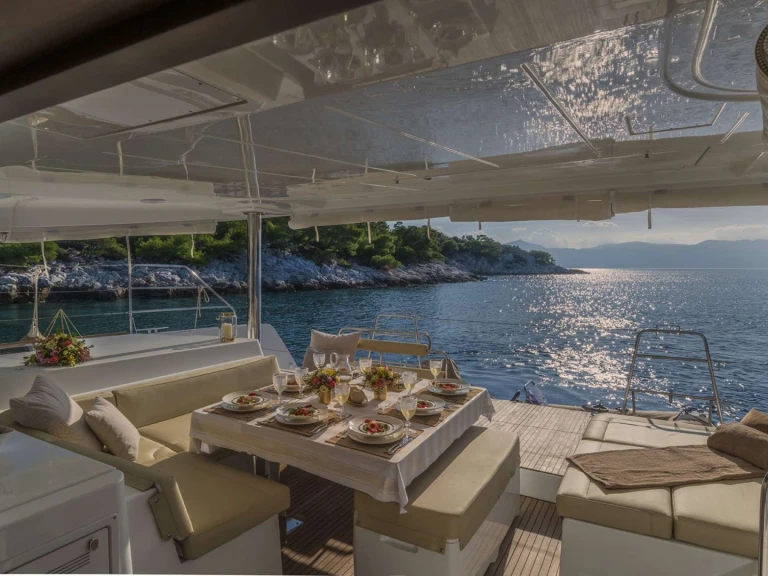 Catamarán para alquilar Toúrlos al mejor precio