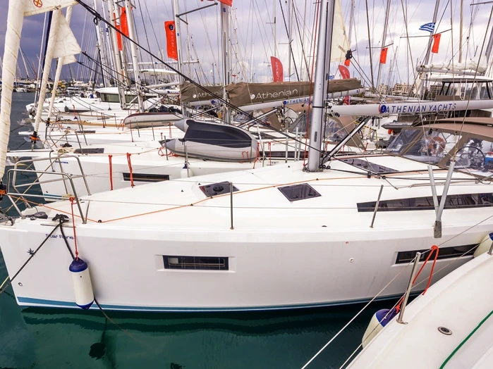 Alquiler de embarcaciones Jeanneau Sun Odyssey 410 enLávrio en Samboat
