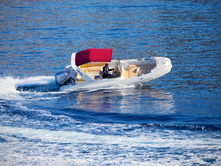 Alquiler de Neumática, con o sin patrón Inmark-Marine Hvar