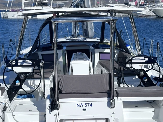 Alquiler de barcos Lávrio barato de Dufour 44