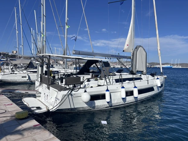 Alquiler Velero en Lávrio - Dufour Dufour 44