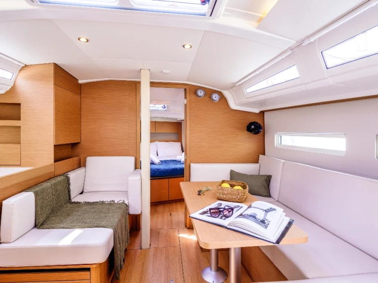 Jeanneau Sun Odyssey 410 de alquiler a Lávrio