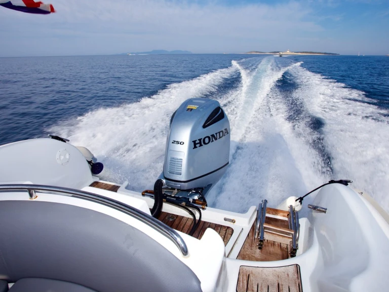 Alquiler Neumática en Hvar - Flyer Flyer 828