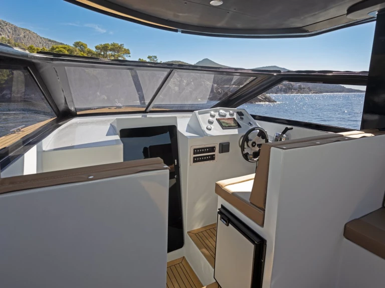 Alquiler de embarcaciones Custom Made XP 38 enHvar en Samboat