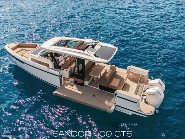Alquiler de embarcaciones Saxdor SAXDOR 400 GTS enIbiza (Ciudad) en Samboat
