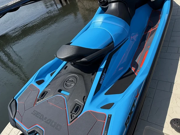 Sea-Doo RXT RS 325 de alquiler a Italia