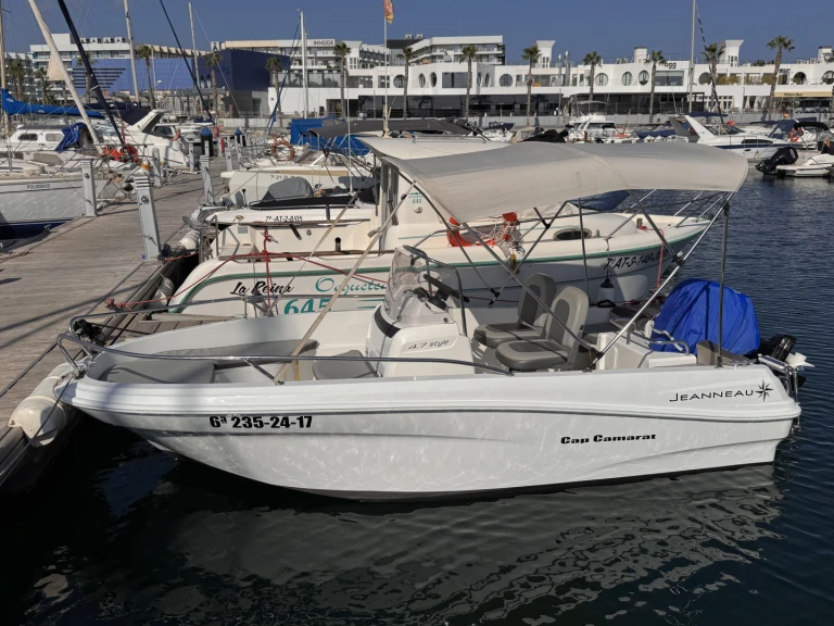 Alquiler Lancha en Alicante - Jeanneau Cap Camarat 4.7 CC Style