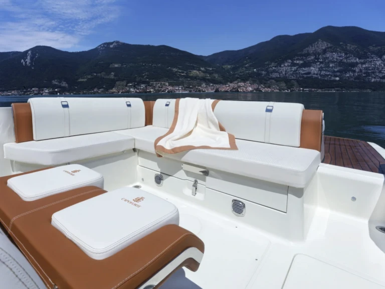 Alquiler de embarcaciones Invictus  Invictus 280 CX enMónaco en Samboat