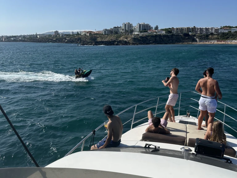 Alquiler de Azimut Azimut 52 Fly en Lisboa
