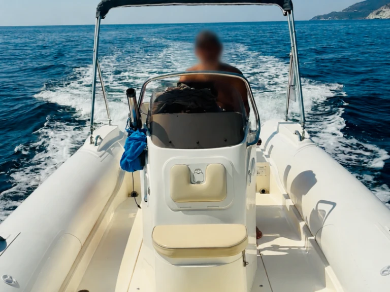 Alquiler de embarcaciones Nuova Jolly Nuova Jolly 630 enFrancia en Samboat