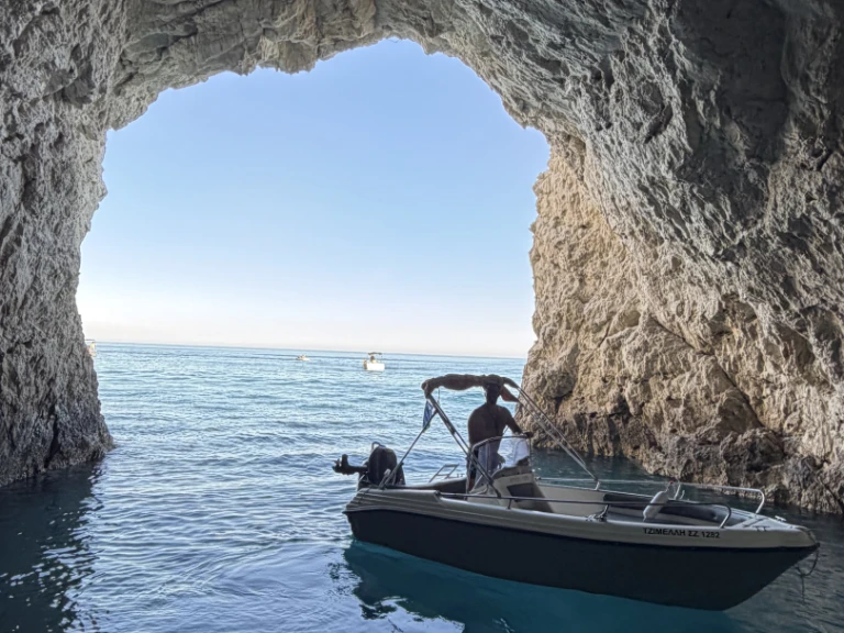 Alquiler Lancha Poseidon con o sin  título de navegación