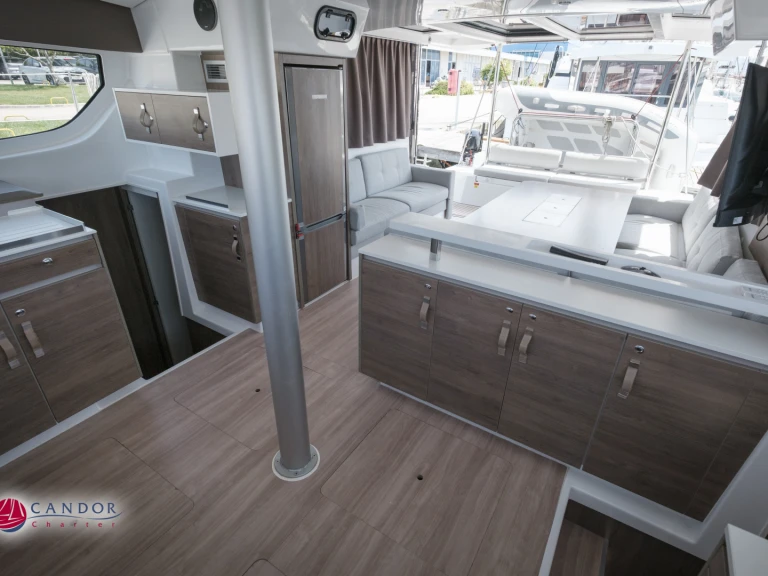 Catamarán para alquilar Kaštel Gomilica al mejor precio