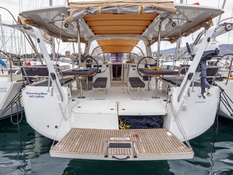 Alquiler de embarcaciones Jeanneau Sun Loft 47 enNidrí en Samboat
