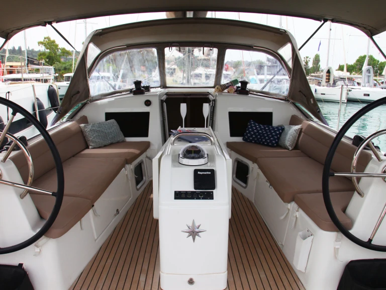 Alquiler de barcos Nidrí barato de Sun Odyssey 410