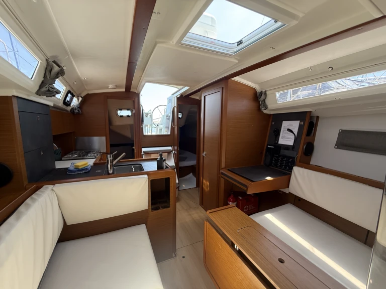 Alquiler de embarcaciones Jeanneau Sun Odyssey 349 enPula en Samboat