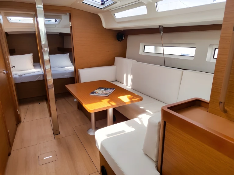 Alquiler de embarcaciones Jeanneau Sun Odyssey 440 enPula en Samboat