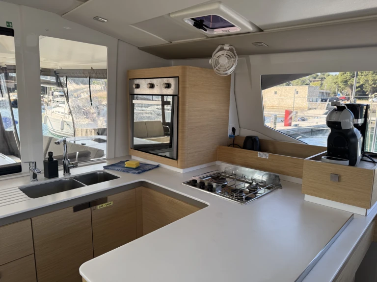 Fountaine Pajot Astrea 42 de alquiler a Pula