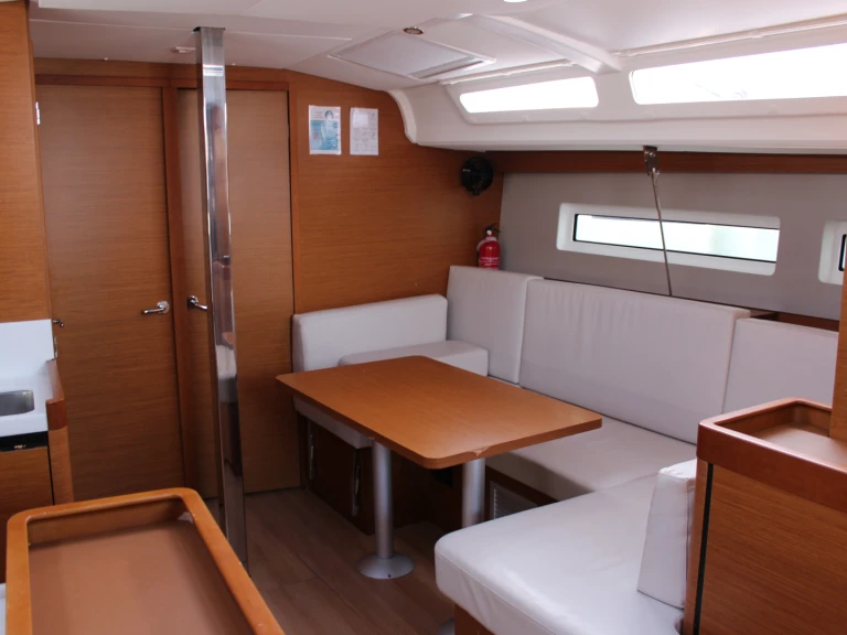 Alquiler de Jeanneau Sun Odyssey 440 en Isla Antigua