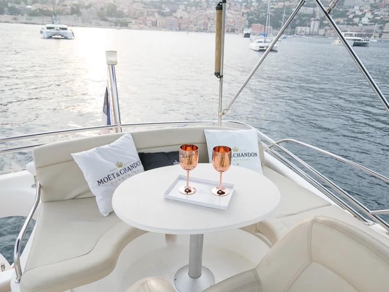 Alquiler de embarcaciones Jeanneau Prestige 32 Fly enNice en Samboat