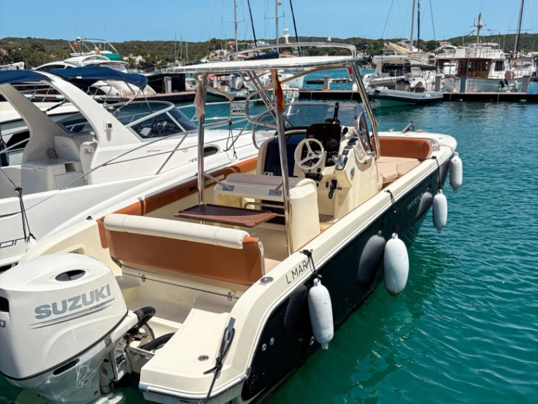 Alquiler de Invictus  Invictus 240 FX en Mahón