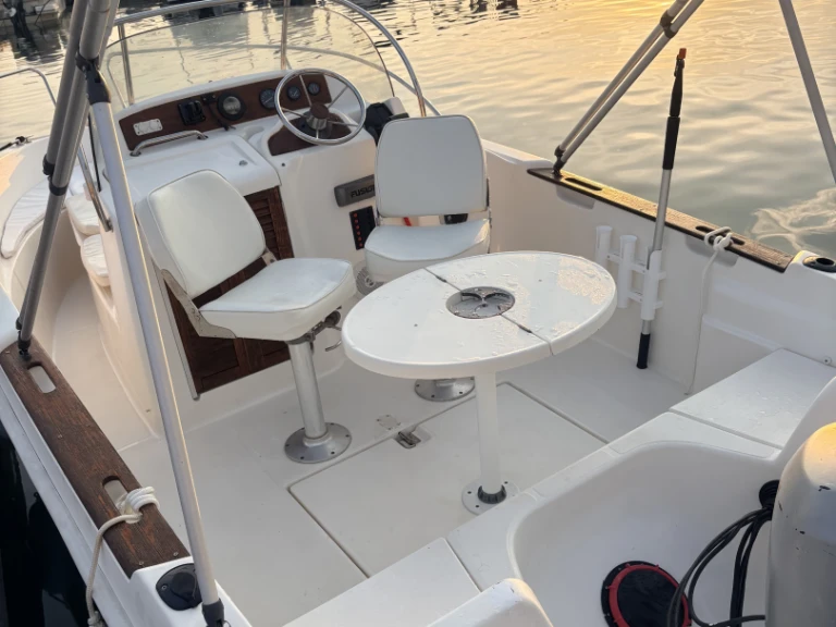 Lancha para alquilar Six-Fours-les-Plages al mejor precio
