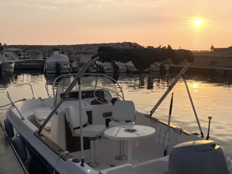 Jeanneau Cap Camarat 5,45WA de alquiler a Six-Fours-les-Plages