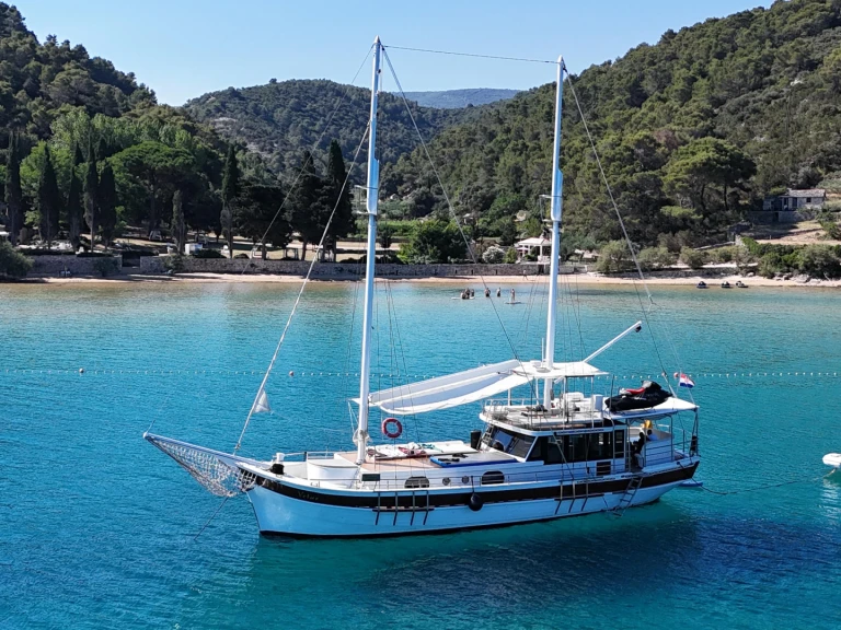 Alquiler de embarcaciones Traditional 82 enSplit en Samboat