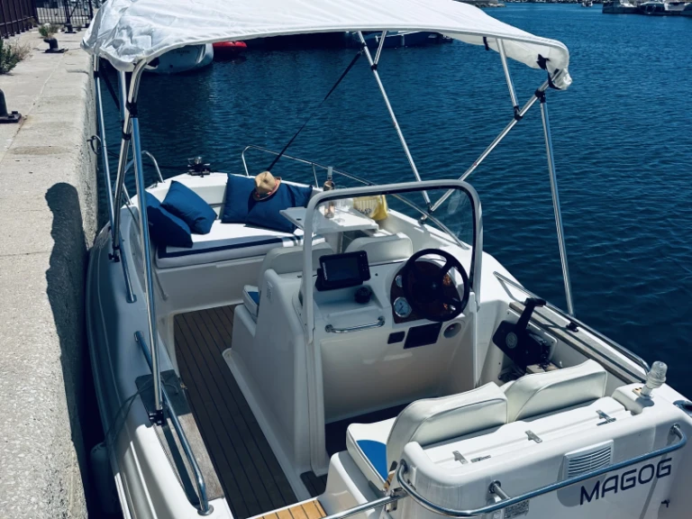 Alquiler de barcos Carro barato de Quicksilver 505 Commander