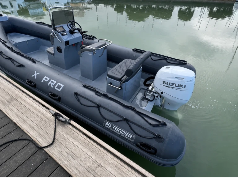 3D Tender X Pro 589 de alquiler a La Trinité-sur-Mer