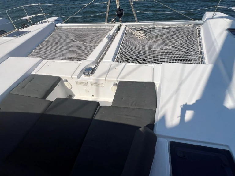 Alquiler de barcos Olbia barato de Lagoon 52 F