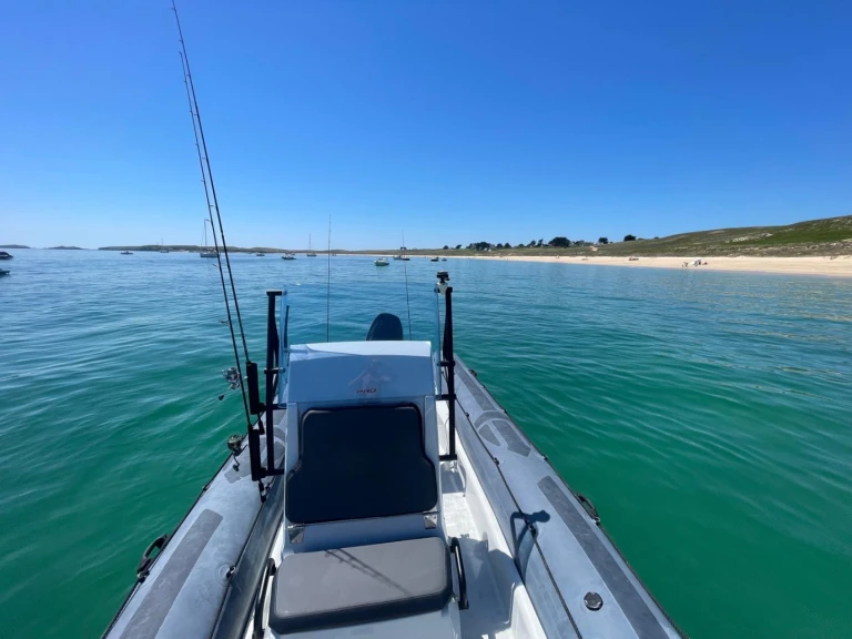 Alquiler de embarcaciones Zodiac Pro 7 enBaden en Samboat
