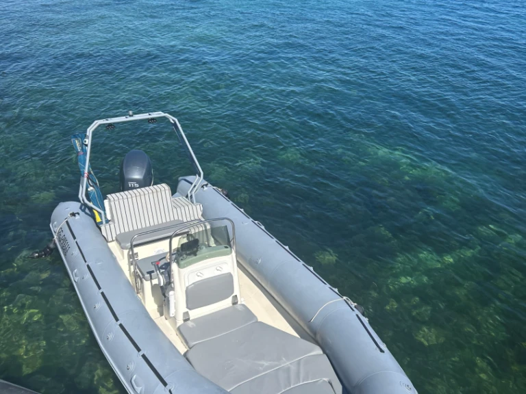Alquiler de embarcaciones Bombard Explorer 640 enConcarneau en Samboat