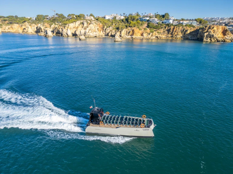 Alquiler de drassanes Custom en Marina de Lagos