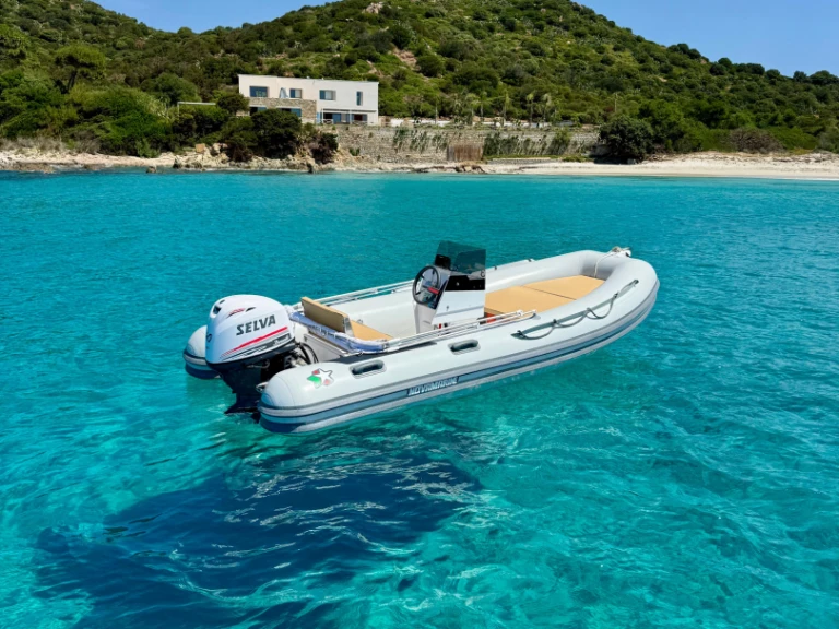 Novamarine RH460 de alquiler a Villasimius