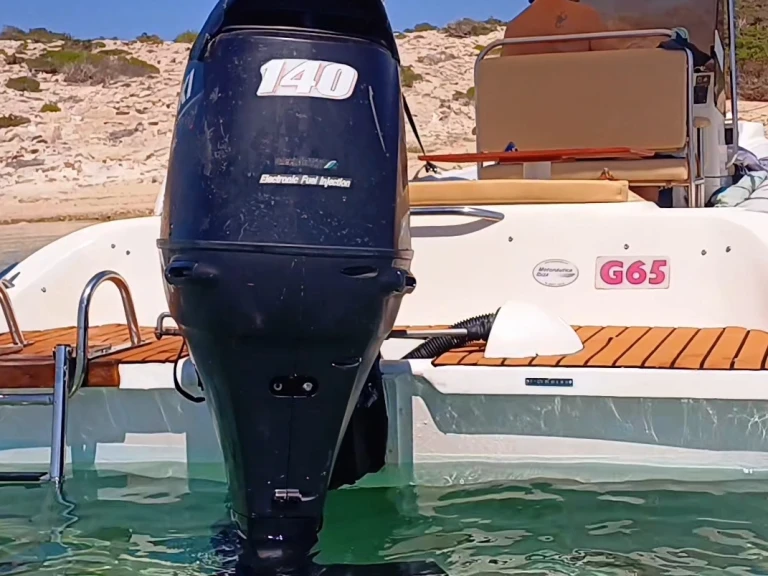 Alquiler de barcos Playa Sa Punta barato de Gommonautica G65