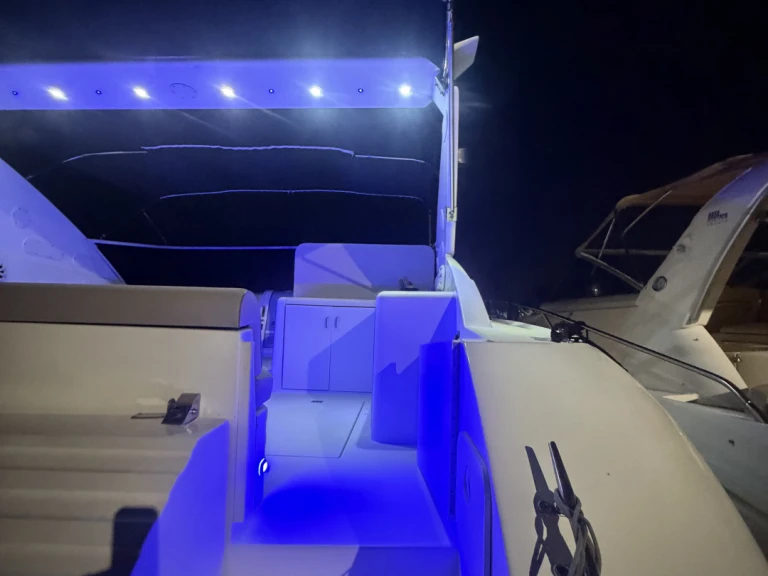 Alquiler de embarcaciones Trojan Carver 440 enTerracina en Samboat