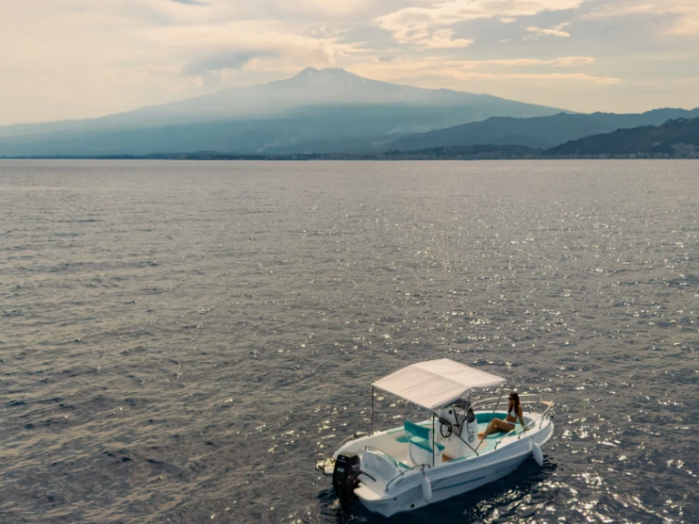 Alquiler de embarcaciones blumax 19 pro Blumax 19 Pro enTaormina en Samboat